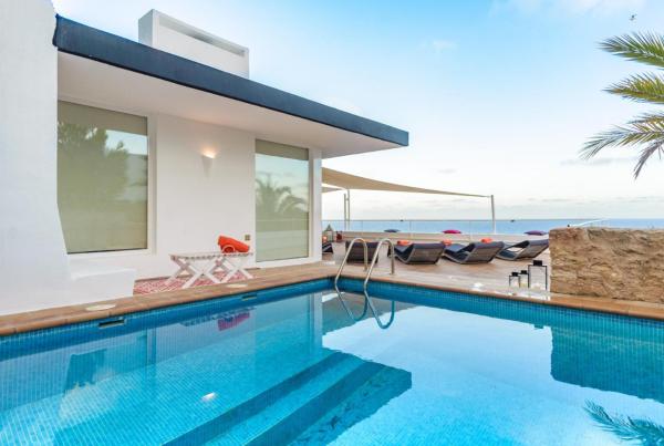 A la foto es mostra l'objecte Villa Mar situat a la ciutat de Roca Llisa.