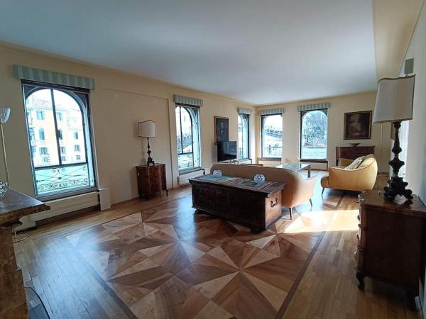 A la foto es mostra l'objecte Palazzo Querini Accademia situat a la ciutat de Venècia.