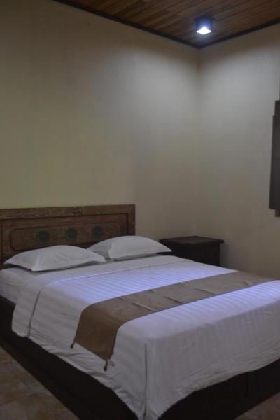 A la foto es mostra l'objecte hotel batukaras kalaras situat a la ciutat de Batukaras.
