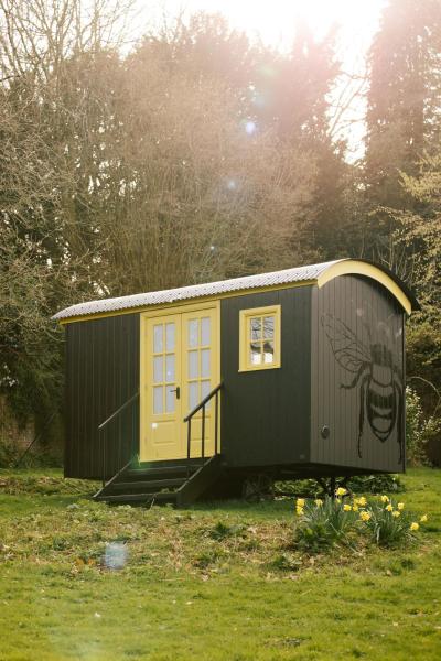 A la foto es mostra l'objecte Beekeeper's Hut - Hawarden Estate situat a la ciutat de Broughton.