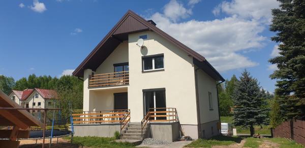 照片显示了位于Węglów市的Klimatyczny dom w Wąchocku物件。