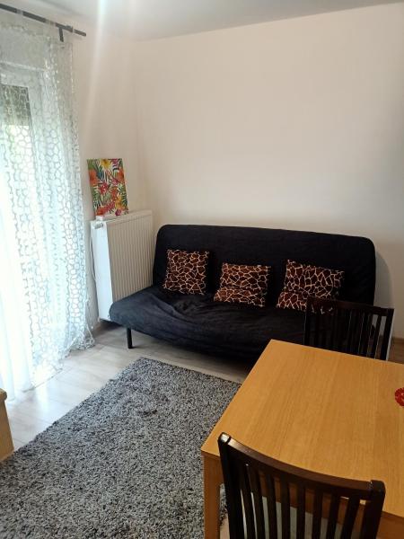 A la foto es mostra l'objecte Przytulne studio - 2 pokoje,parking,blisko centrum-6km,tramwaj, Nflix, park, spokój, situat a la ciutat de Wrocław.