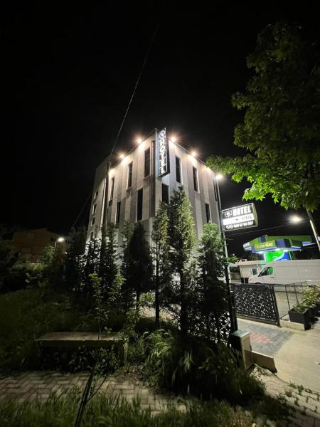A la foto es mostra l'objecte BS Hotel situat a la ciutat de Durrës.