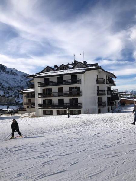 A la foto es mostra l'objecte appartamento Passo del Tonale sulle piste situat a la ciutat de Passo del Tonale.