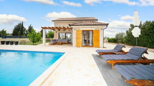 A la foto es mostra l'objecte Villa Lucia situat a la ciutat de Dubravice.