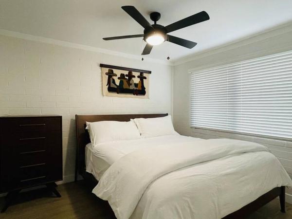 Billede 8: Walkable OTS, Heated Poolside Mid Century Condo