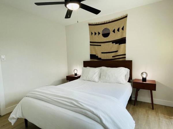 Billede 9: Walkable OTS, Heated Poolside Mid Century Condo