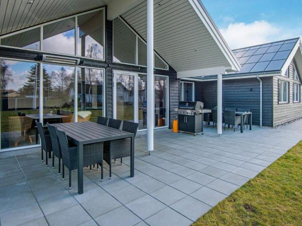 14 Person Holiday Home In Juelsminde - Juelsminde