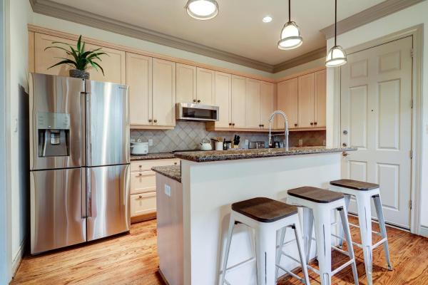 Foto 8: Spacious & Intimate Townhome near TMC/NRG Stadium/Rice Village