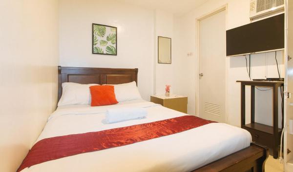 Nearest Hostel Pasay City by RedDoorz, Манила