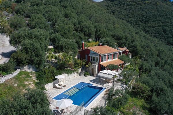 A la foto es mostra l'objecte Zeitouni Lodge situat a la ciutat de Katávolos.