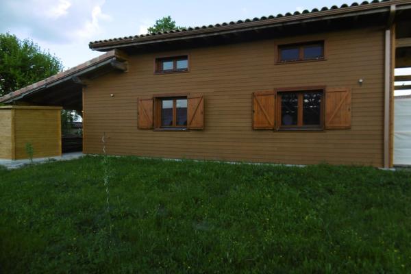 Na fotografii je vidět objekt Chalet écologique en bazadais, 129 nacházející se ve městě Cudos.