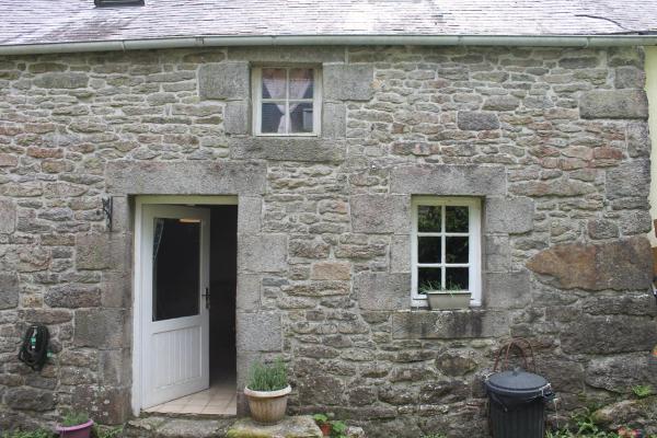 A la foto es mostra l'objecte Lavender Cottage situat a la ciutat de Brennilis.