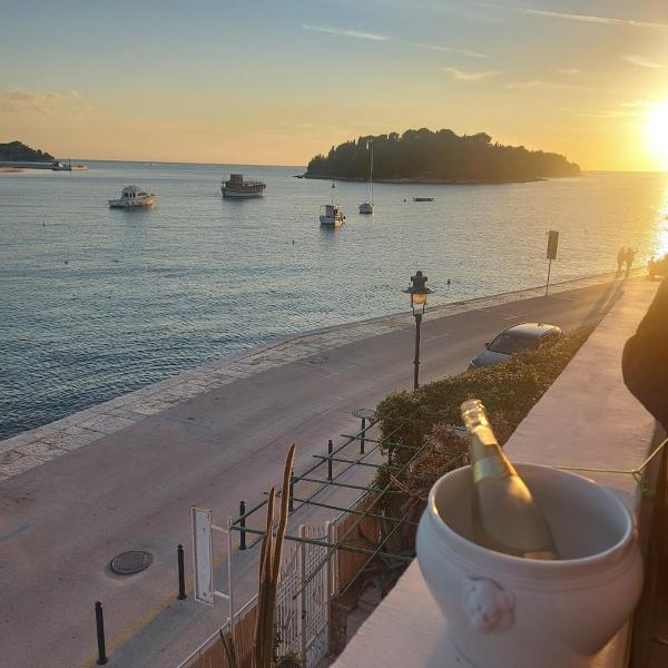 A la foto es mostra l'objecte Royal Balcony al Mare situat a la ciutat de Rovinj.