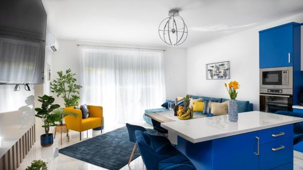 The photo shows the River&Lake Luxury I. Apartman located in the city of Ikervár.
