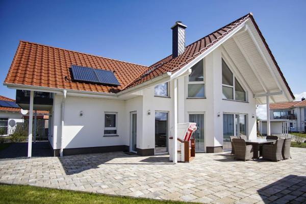 På billedet ses objektet Ferienhaus Pfingstrose Haus - Kamin, Terrasse, Garten beliggende i byen Trent.