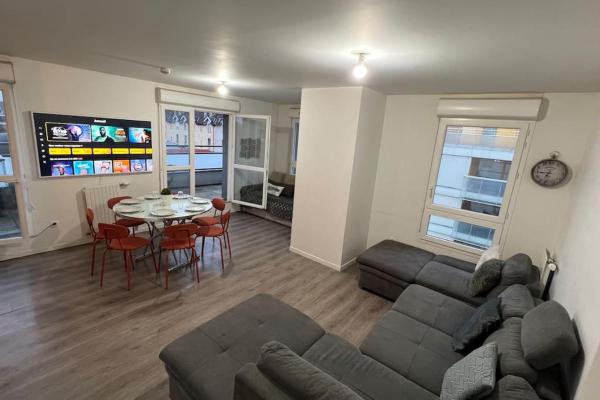 På billedet ses objektet Appartement standing proche Arena Paris La Défense beliggende i byen Nanterre.