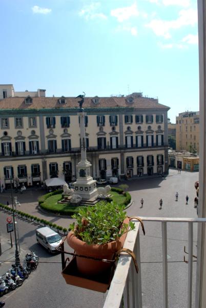 Na fotografii je vidět objekt Relais Piazza dei Martiri nacházející se ve městě Neapol.