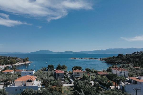 Na zdjęciu widoczny jest obiekt Olga's Home(Σπίτι με θέα δίπλα στην θάλασσα) położony w mieście Kritharia.