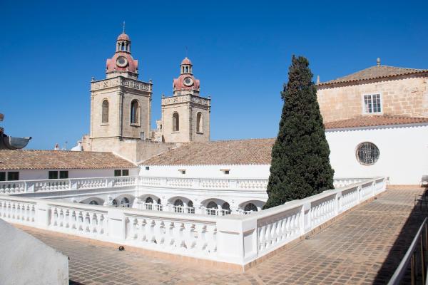 照片显示了位于Ciutadella市的Grupoandria El Claustre de Ciutadella - HOSPEDERIA物件。
