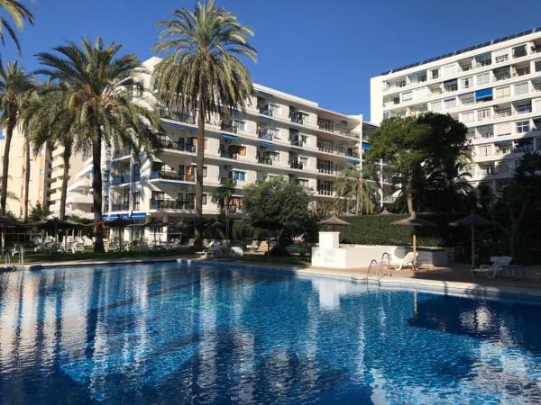 A la foto es mostra l'objecte Marbella skol situat a la ciutat de Marbella.