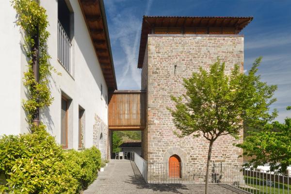 A la foto es mostra l'objecte Hotel Rural Torre de Úriz situat a la ciutat de Uriz.