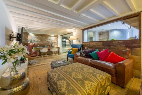 A la foto es mostra l'objecte Hideaway Barn 4 situat a la ciutat de Thornham.
