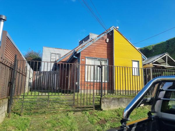 A la foto es mostra l'objecte Casa completa situat a la ciutat de Castro.