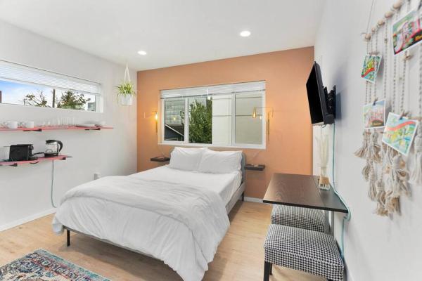 A la foto es mostra l'objecte Pingu's sweet suite - Micro Studio - 91Walkscore situat a la ciutat de Seattle.