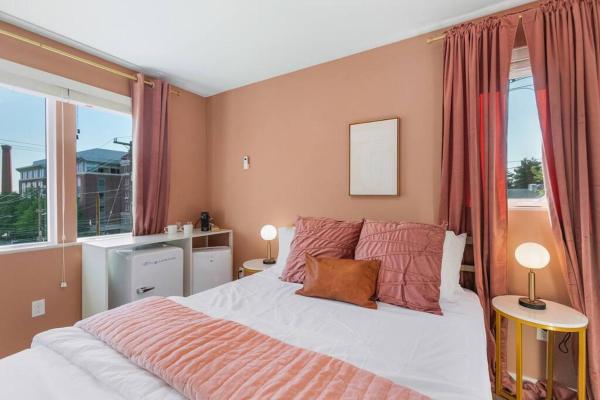 A la foto es mostra l'objecte Elvis's Sweet Suite - 84 Walkscore situat a la ciutat de Seattle.