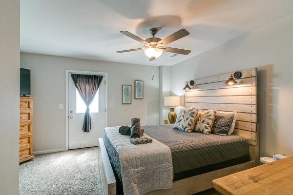 Franklin Haven By Johnathan (1010 Franklin, #B) - Clarksville, TN