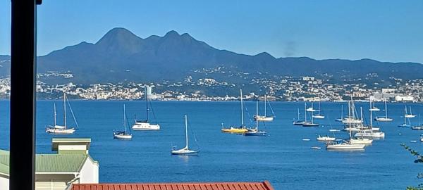 T4 STANDING ANSE MITAN 3 ILETS 95M2 plus 32M2 TERRASSE pergola et vue XXL, Les Trois-Îlets