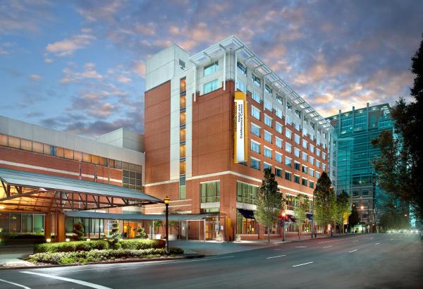 På billedet ses objektet Georgia Tech Hotel and Conference Center beliggende i byen Atlanta.