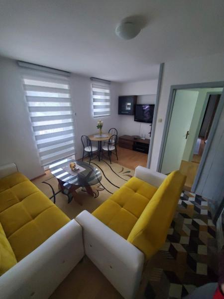 写真にはStolac市にあるApartman Benatが写っています。