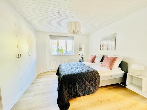 Na zdjęciu widoczny jest obiekt aday - Charming apartment in the pedestrian street of Frederikshavn położony w mieście Frederikshavn.