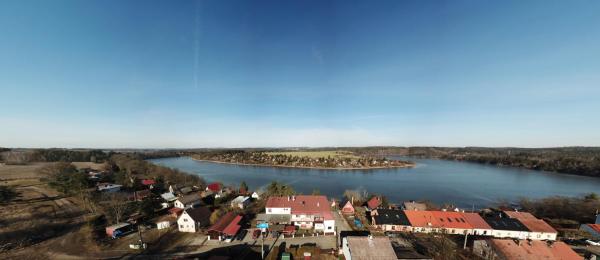 Na fotografii je vidět objekt Penzion Hana nacházející se ve městě Hněvnice.