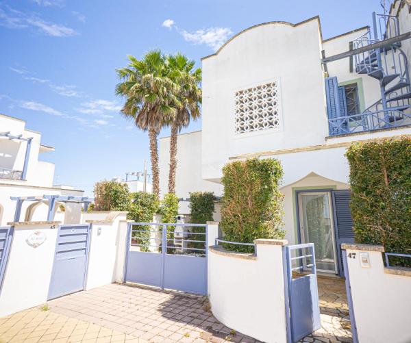A la foto es mostra l'objecte Villino Acqua Marina Vacation Home situat a la ciutat de Torre Lapillo.