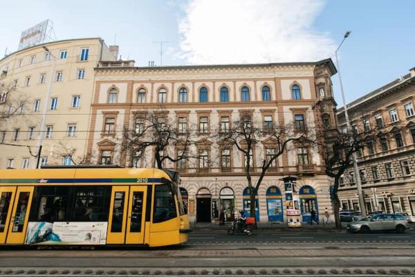 Center Of The City, - It's Only Yours, With Two Bedrooms, 1 Price For 3 - Budimpešta