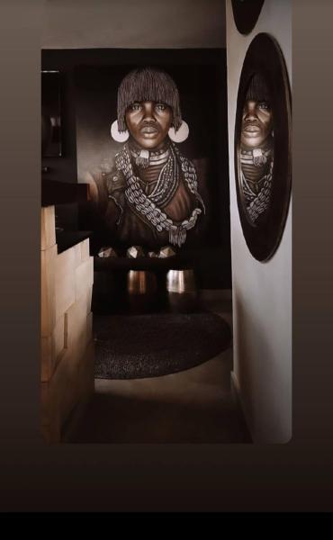 The photo shows the African Flair Boutique Safari Lodge located in the city of Hoedspruit.
