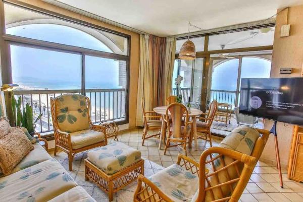 Orchid Hotel Beachfront 2BR Apartment, Tel Aviv