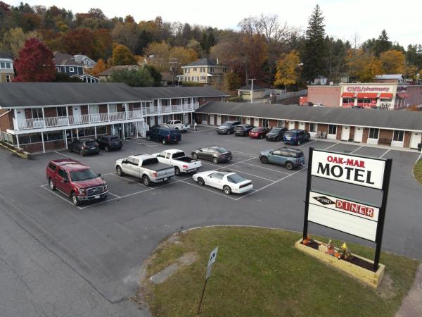 På bildet vises objektet Oak Mar Motel som ligger i byen Mount Storm.