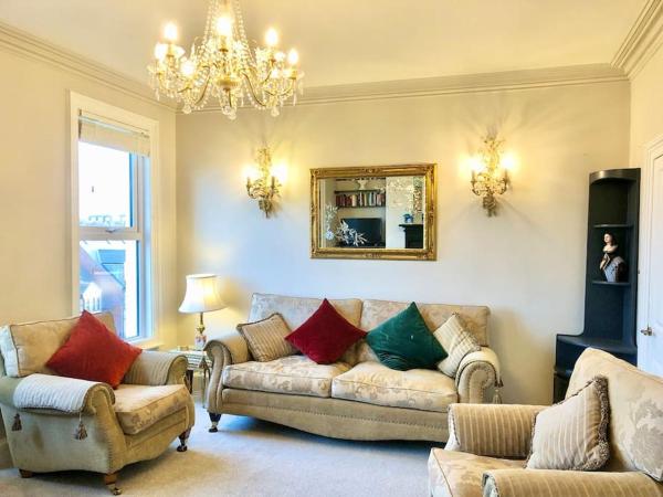 The Pirate's Palace, Whitby - Elegant, Comfy, Fun - Whitby