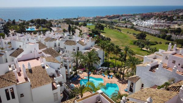 Na fotografii je vidět objekt 24 Rooftop terrace sea views golf Duquesa Manilva Andalusia nacházející se ve městě Manilva.