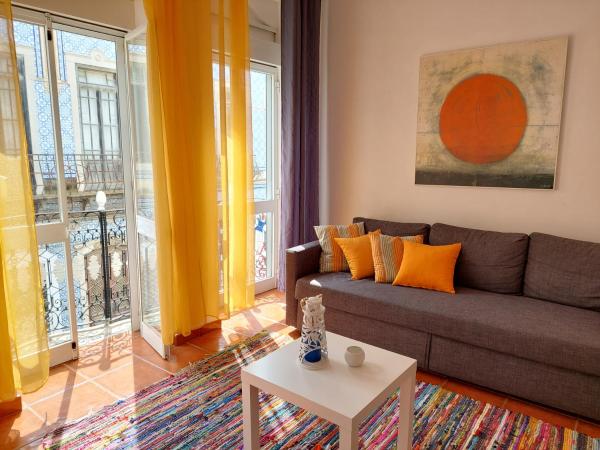På billedet ses objektet Casa Olhão Terraço: espaço, conforto e terraço com churrasqueira beliggende i byen Olhão.
