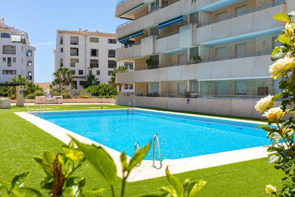 A la foto es mostra l'objecte Puerto Banus, Marina Banus, 2BR, 2BTH, pool, parking, Marbella, 3H situat a la ciutat de Marbella.