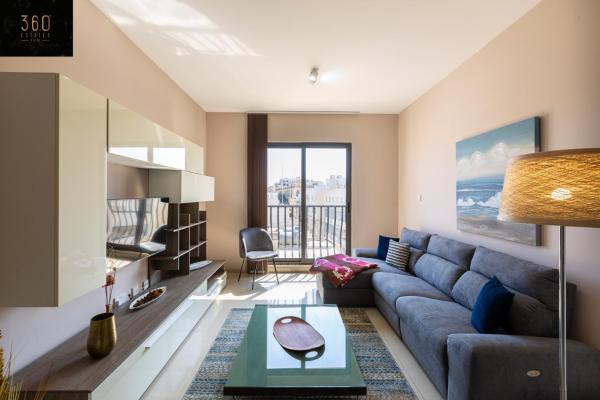 A la foto es mostra l'objecte Designer, fully equipped APT, just off Tower Road by 360 Estates situat a la ciutat de Sliema.