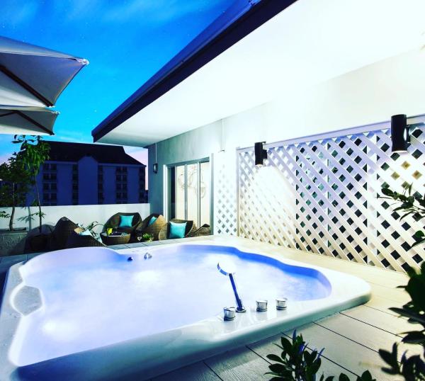 The photo shows the Tolani Nimman Villa Chiang Mai located in the city of Chiang Mai.