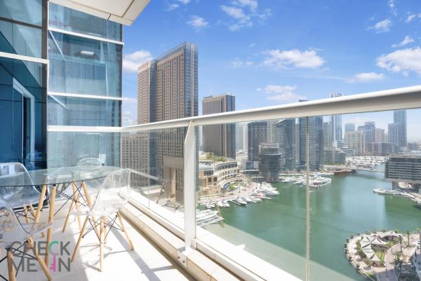 Na fotografii je vidět objekt Luxury 2BR with Breath-taking Dubai Marina Views nacházející se ve městě Dubaj.