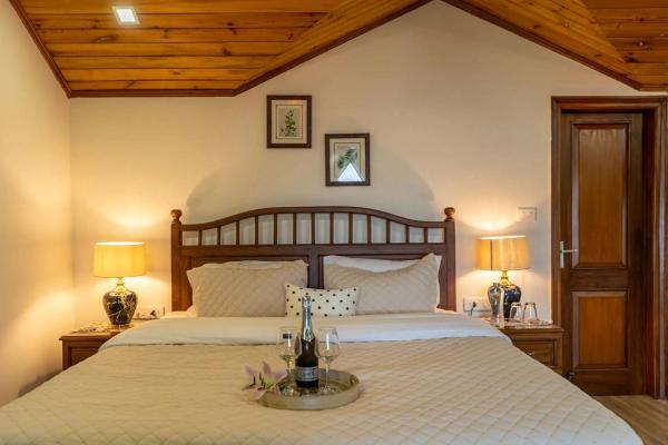 Bilde 8: Secluded, 5 Bedroom Villa With Open Deck And Scenic Views