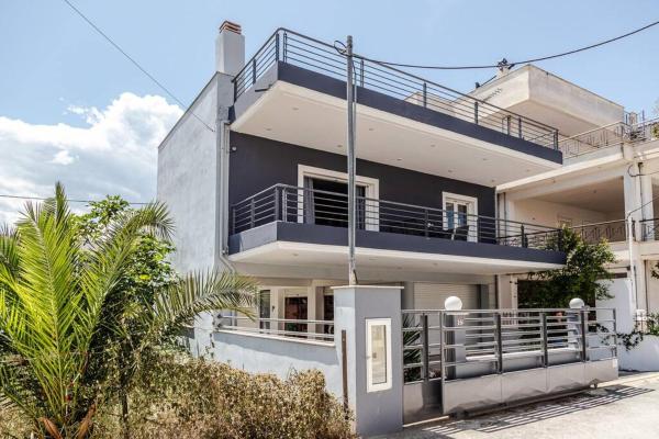 A la foto es mostra l'objecte Luxury Beach House situat a la ciutat de Volos.